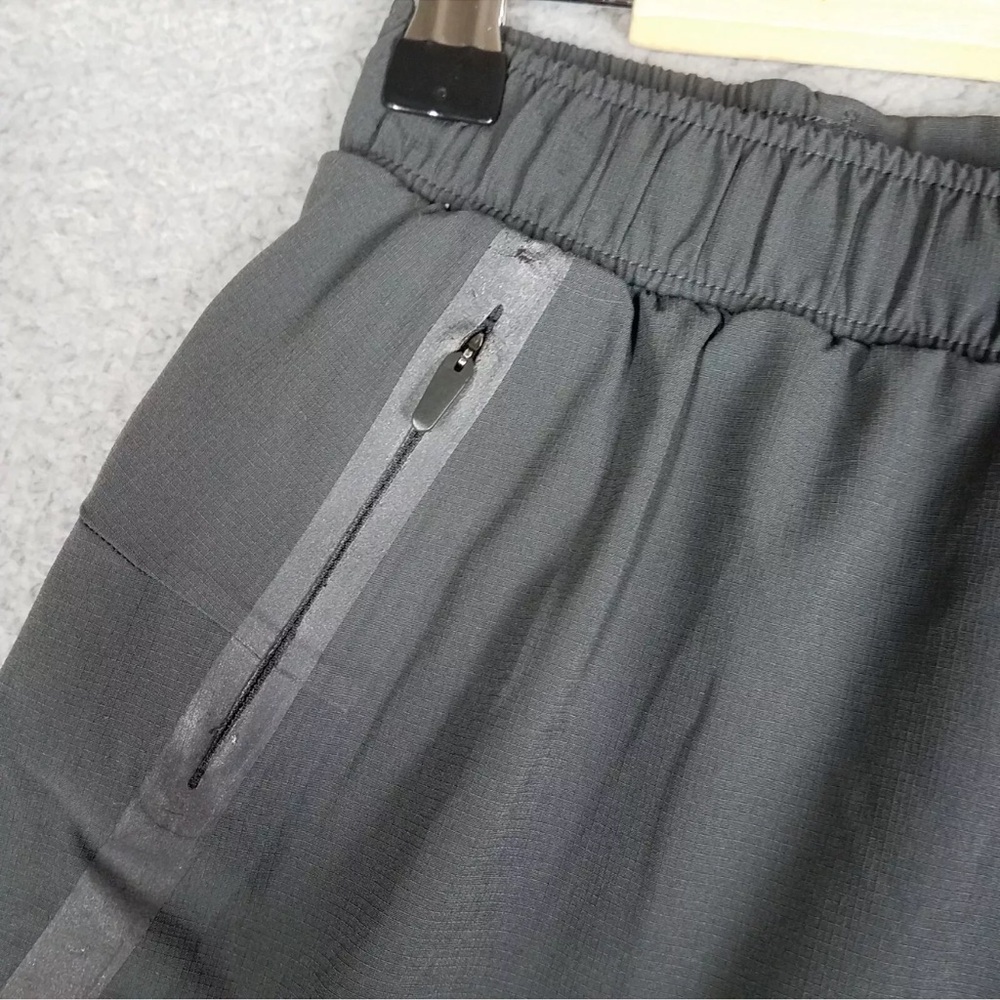 Lululemon Surge Lined Shorts 6"
Adult Small Gray Running Workout - Picture 4 of 8